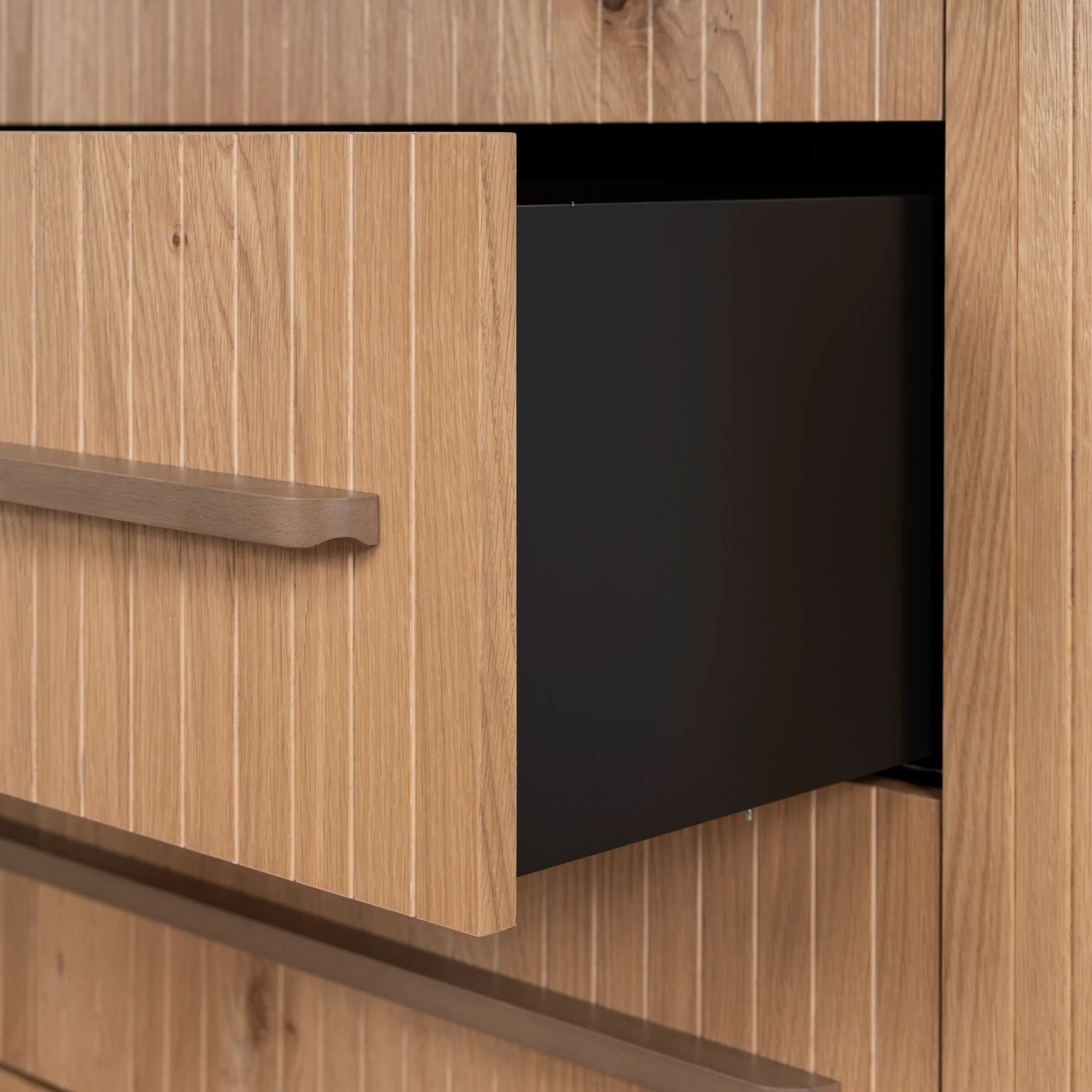 Niravela Chest of 3 Drawers - Knotty Oak