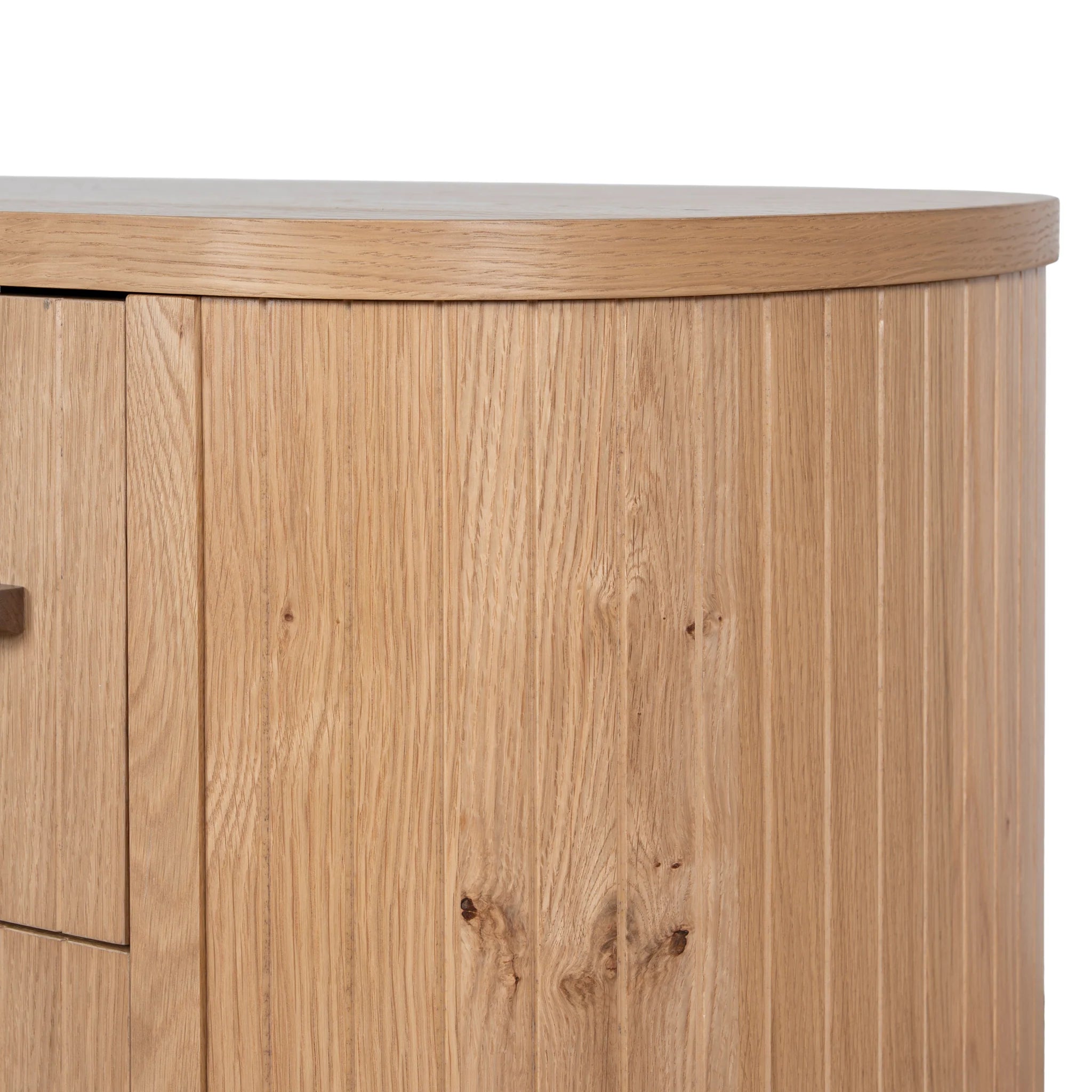 Larilo Chest of 6 Drawers - Knotty Oak