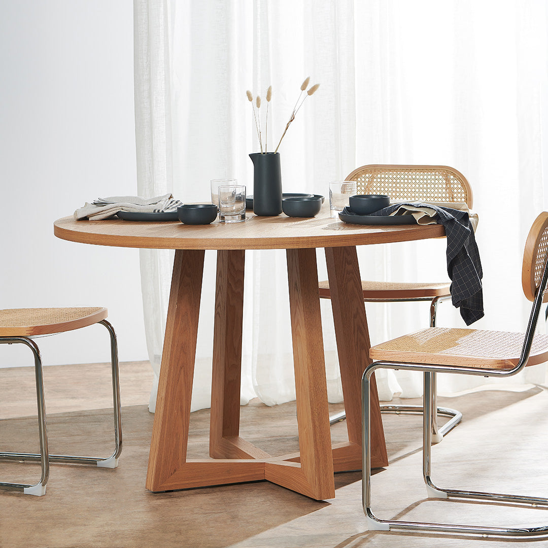 Tiril Round Dining Table