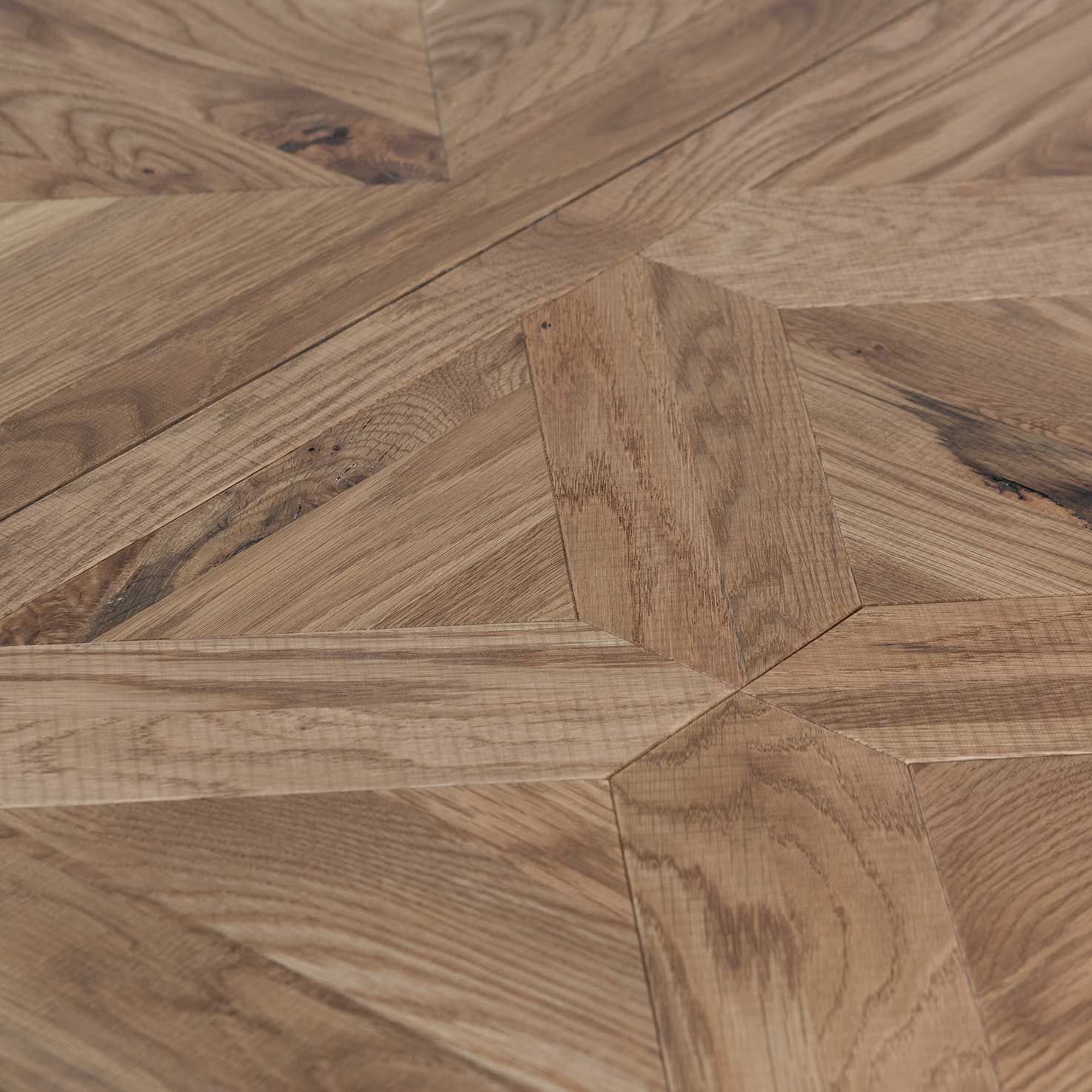 Percy 6-8 Seater Extendable Dining Table - European Knotty Oak and Peppercorn