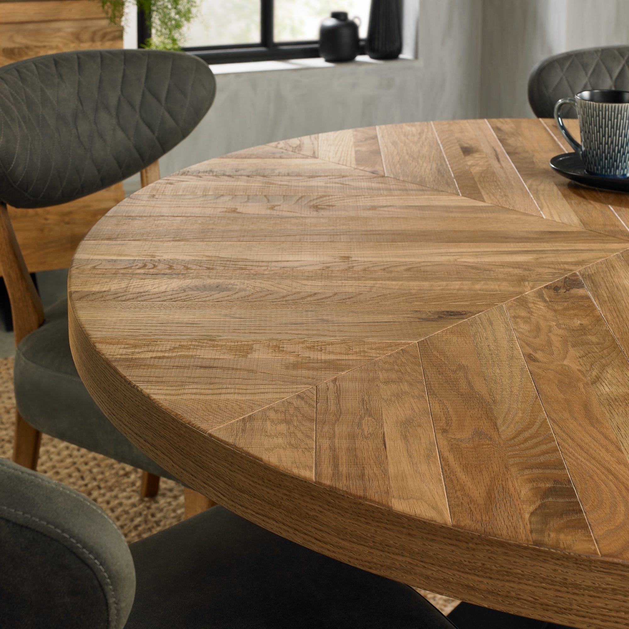 Tammi 4 Seater Round Dining Table - European Knotty Oak